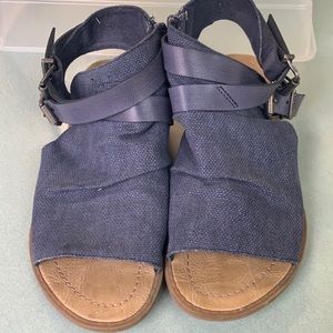 Hardly wear! Closet clean out